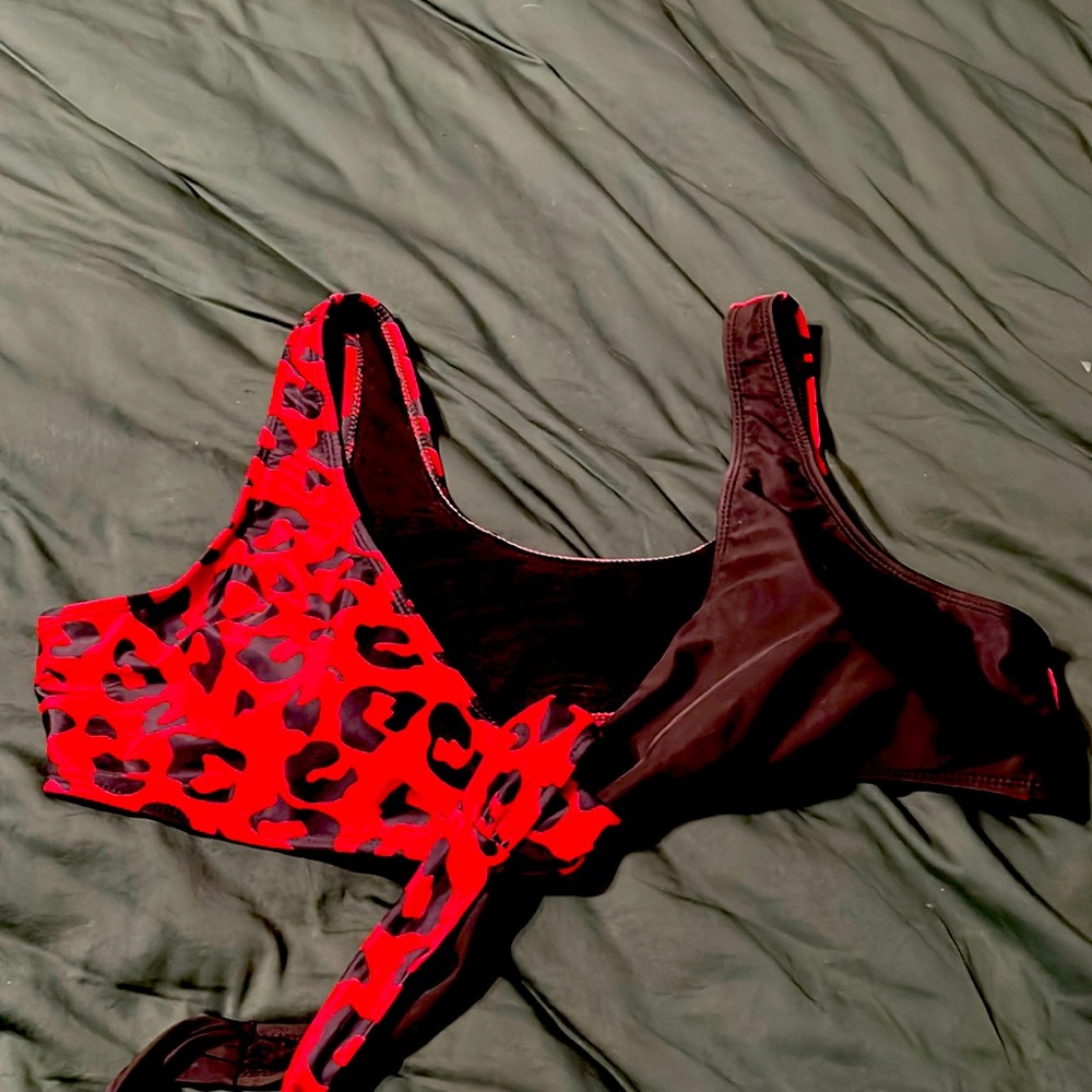 Super cute black and red Shein Curve 4XL RED LEOPARD PRINT TWIST BIKINI TOP